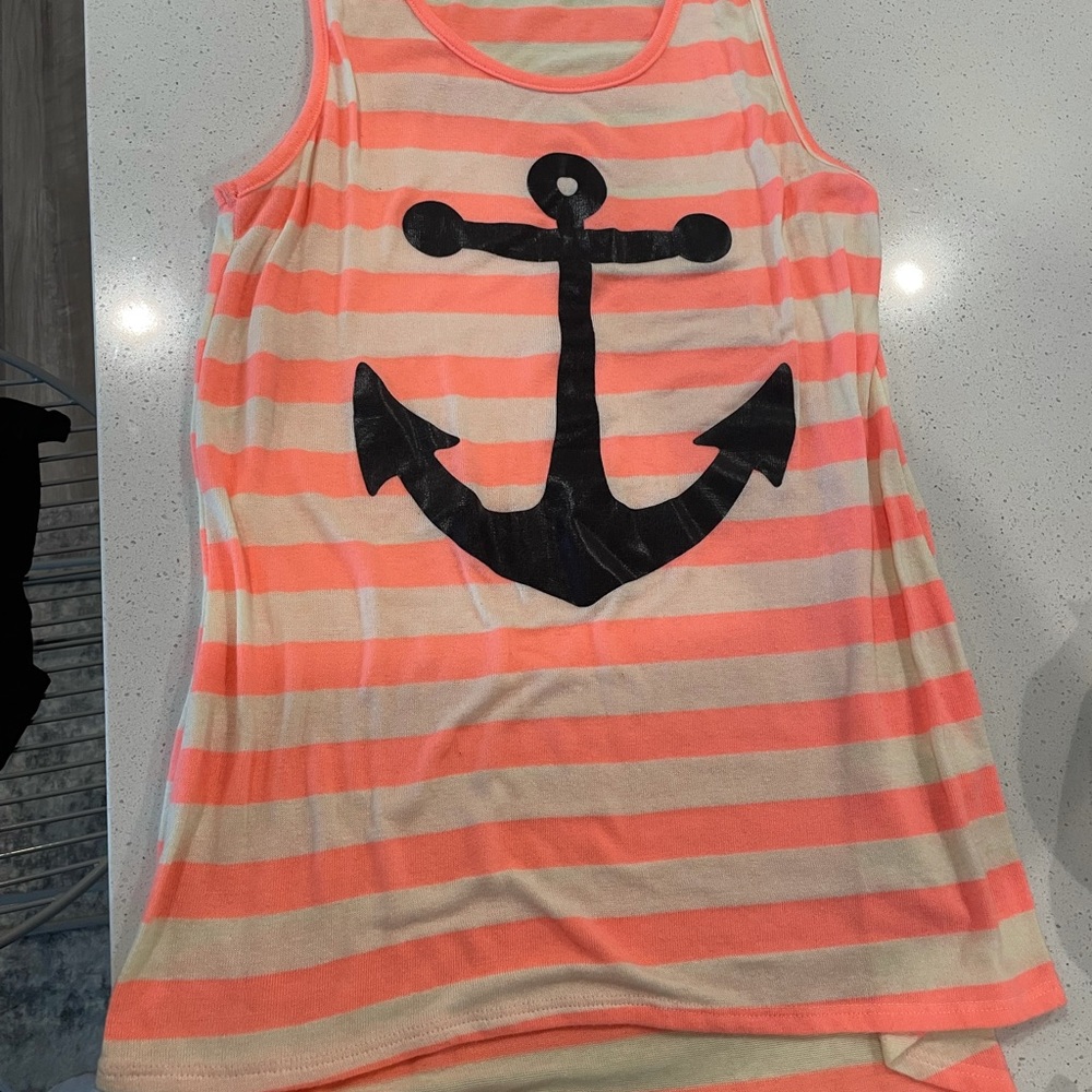 Size L.  Bright and eye catching.  Comes down a little below hips.